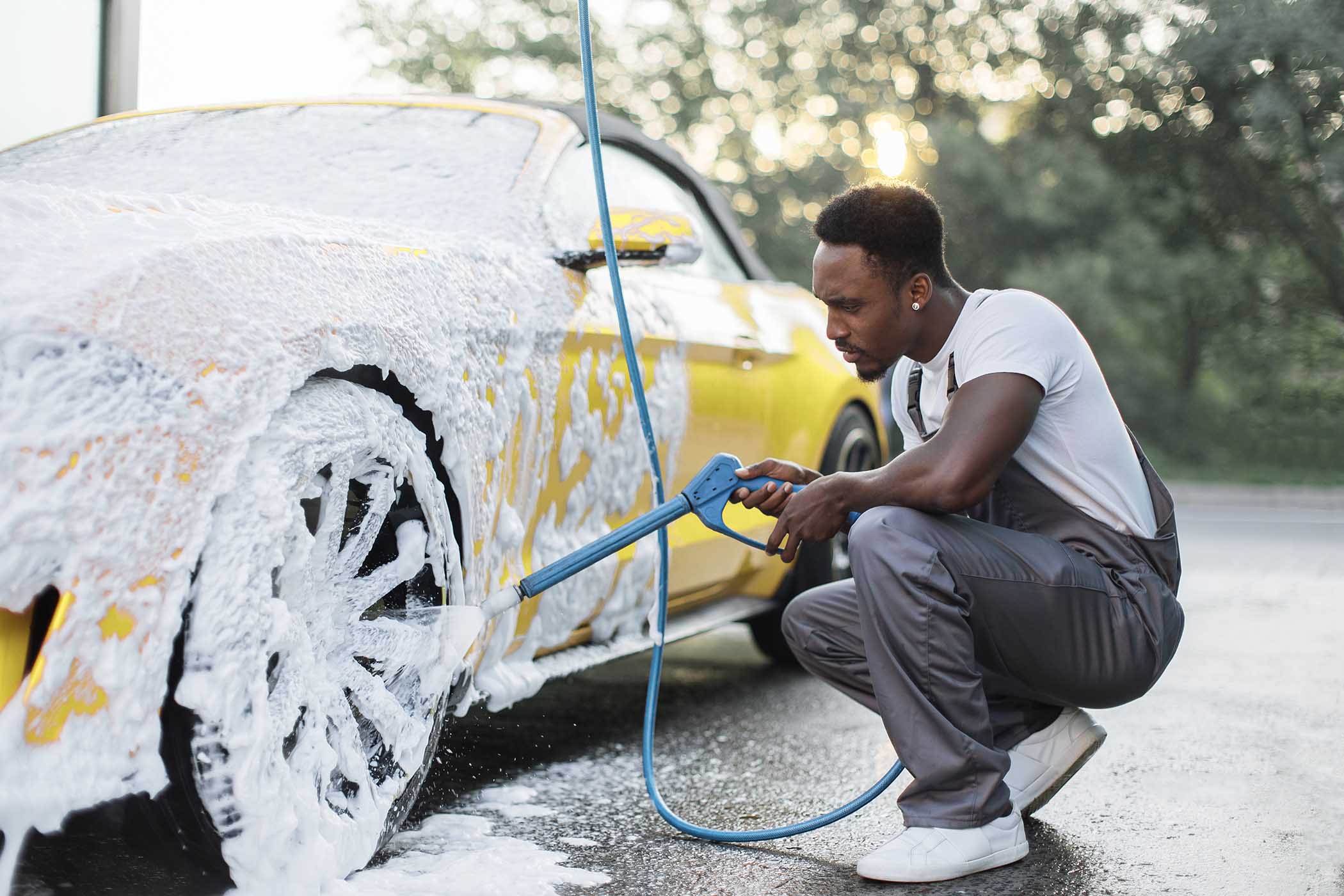 young-african-man-with-high-pressure-jet-spraying-QYERF3L.jpg